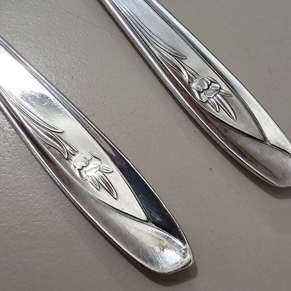 International Silver Tulip Serving Set 2pc cheese knife sugar spoon floral - Picture 10 of 11